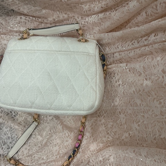 Kate Spade. NWT  White Quilted Shoulder Bag with Gold Accents - Picture 3 of 5